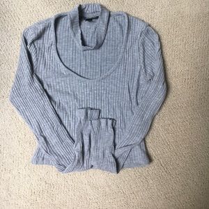 Gray long sleeve cropped shirt